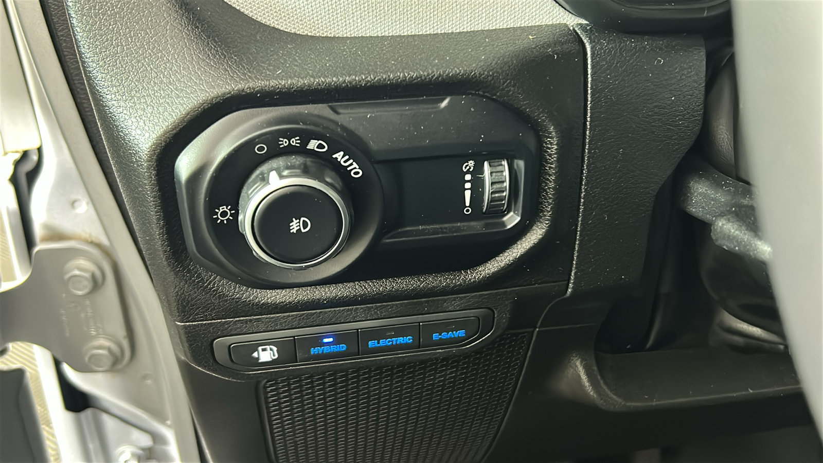 Used 2024 Jeep Wrangler Unlimited w/ Convenience Group AWD/4WD image 23