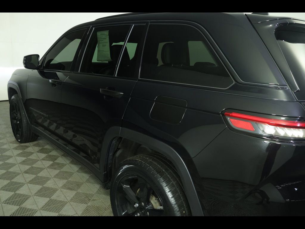 Used 2023 Jeep Grand Cherokee Altitude image 18