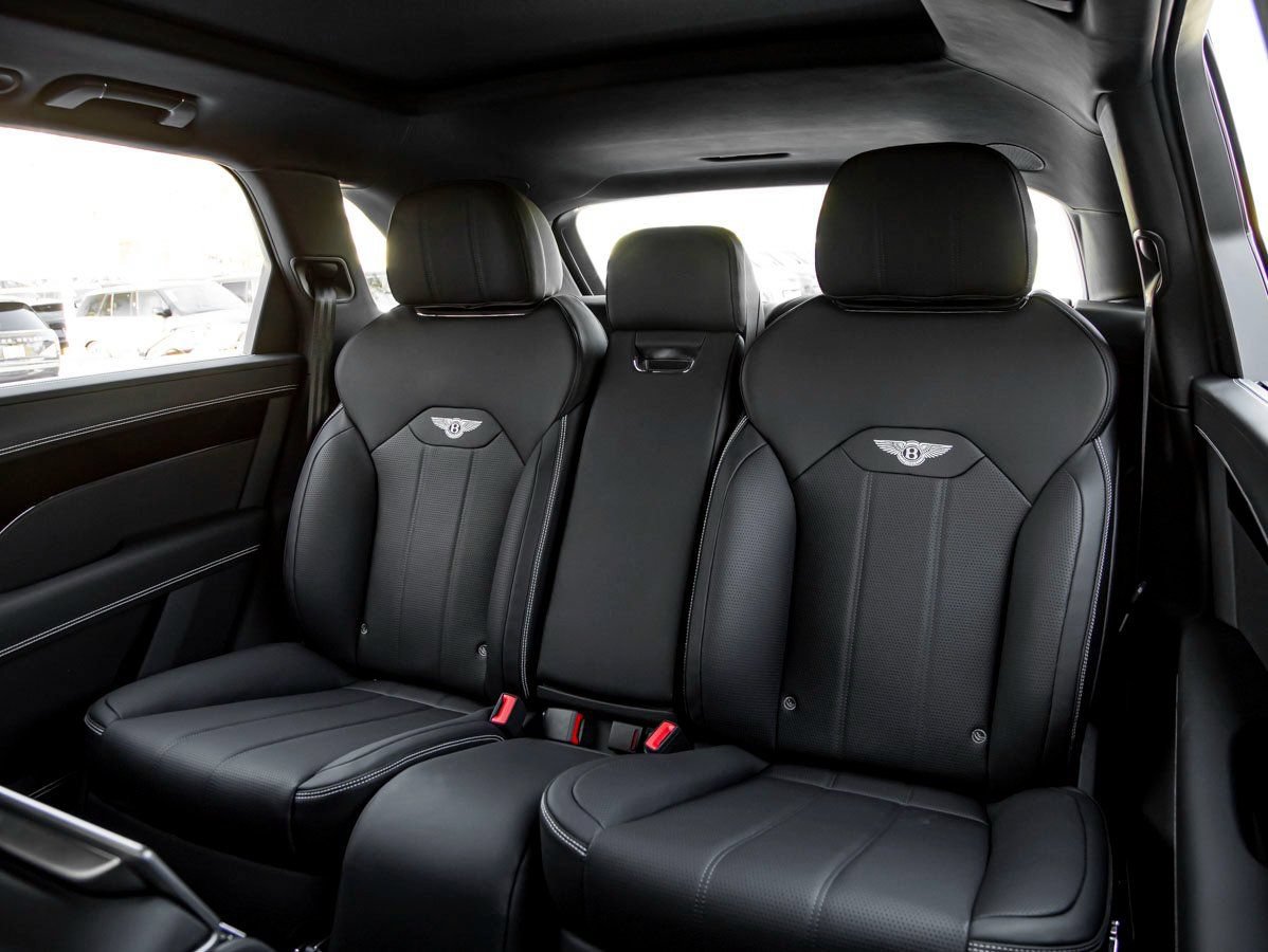 Used 2024 Bentley Bentayga Extended Wheelbase AWD/4WD image 24