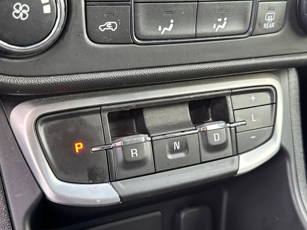 Used 2024 GMC Terrain SLE image 16