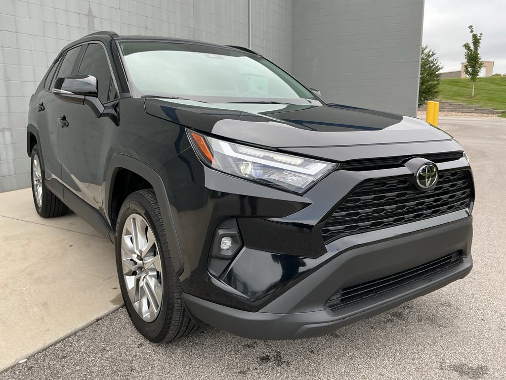 Used 2025 Toyota RAV4 XLE Premium w/ Weather Package AWD/4WD image 15