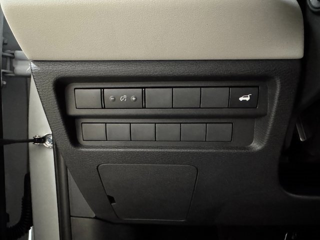New 2025 Mitsubishi Outlander SE image 10