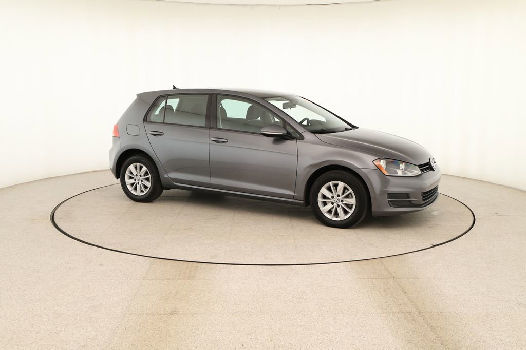 Used 2017 Volkswagen Golf S image 9