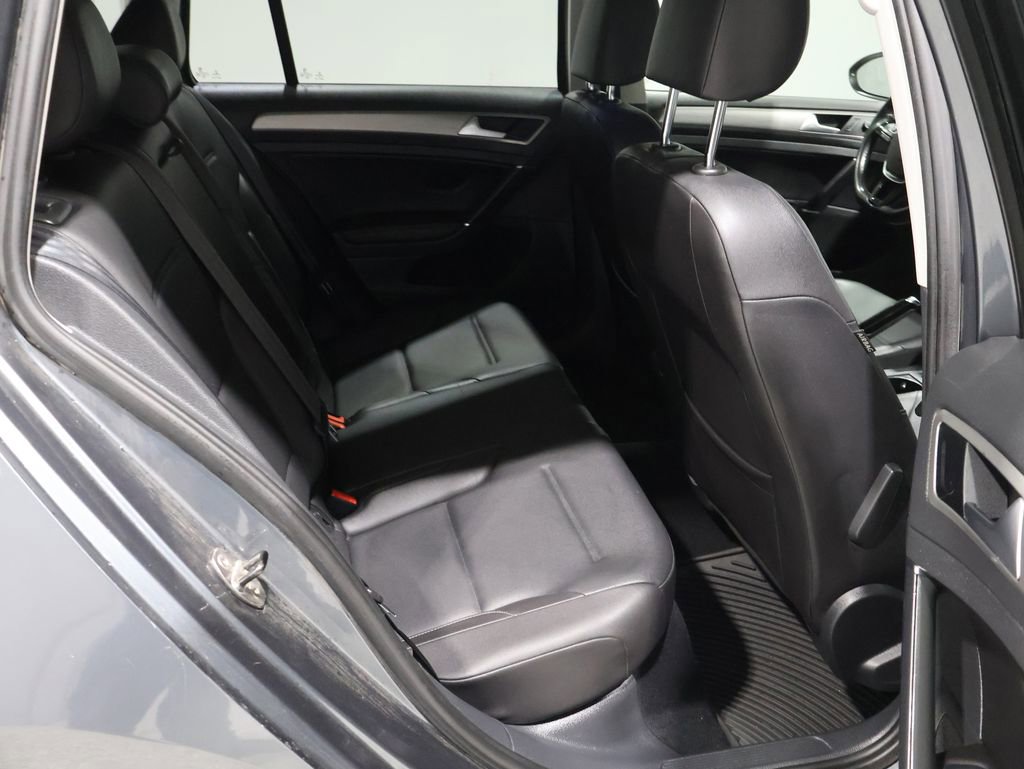 Used 2015 Volkswagen Golf S image 20