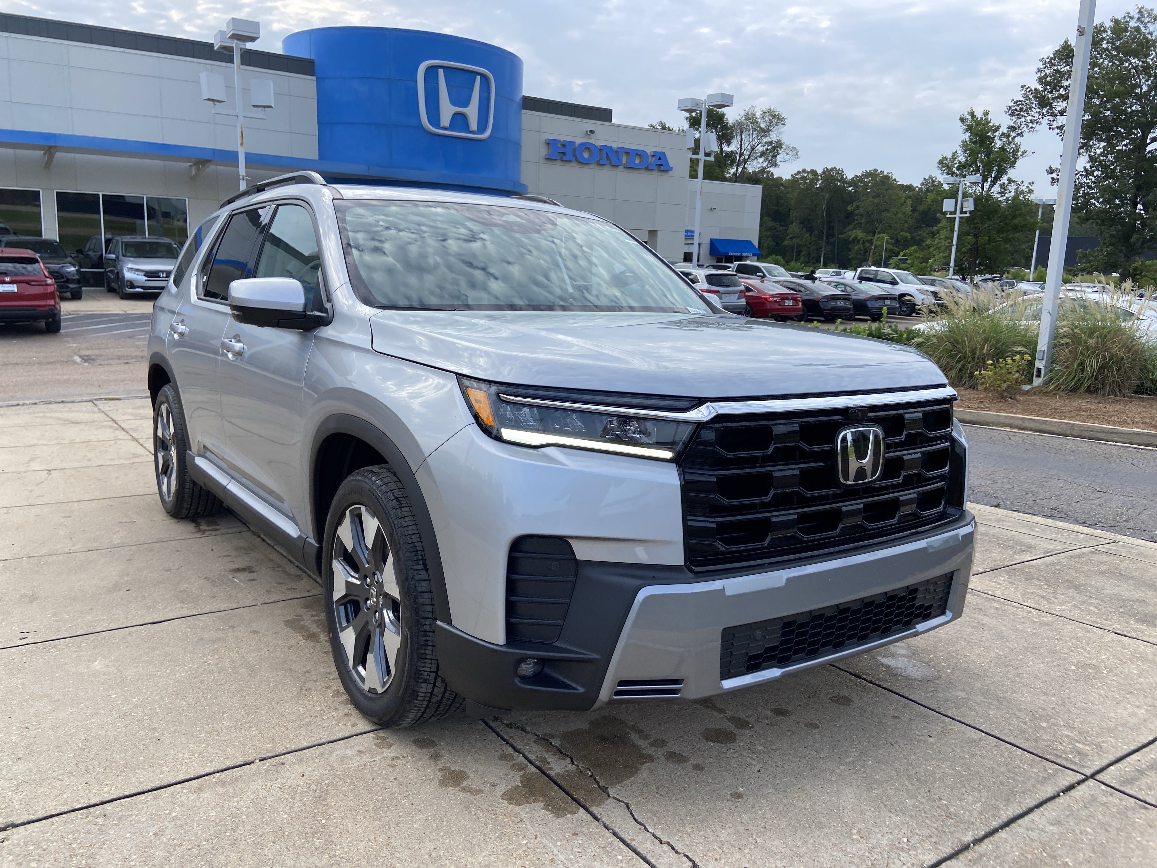 New 2026 Honda Pilot Touring image 2