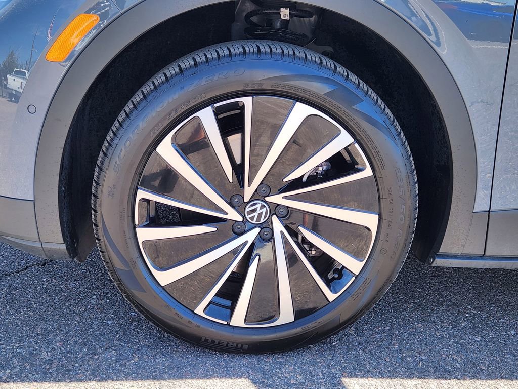 Certified 2023 Volkswagen ID.4 Pro S Plus AWD/4WD image 9