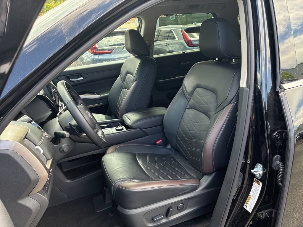 Certified 2024 Nissan Pathfinder Platinum w/ Cargo Package AWD/4WD image 16