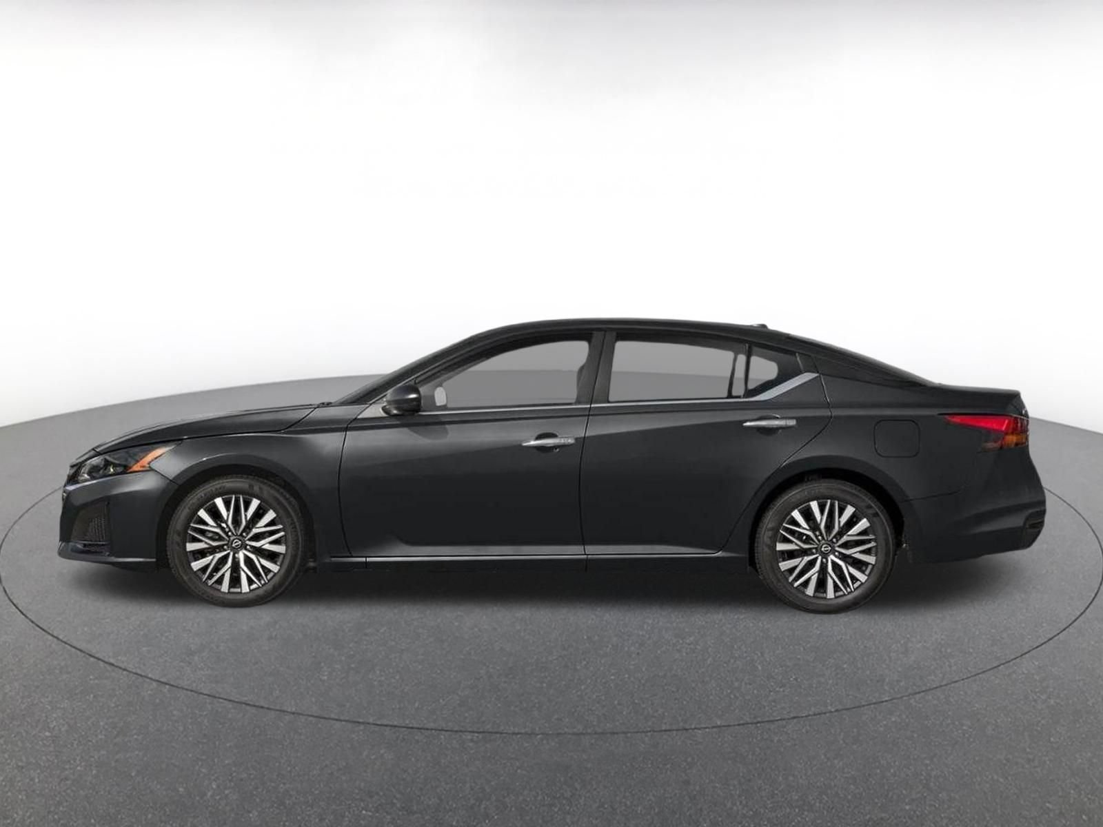 Used 2025 Nissan Altima 2.5 SV FWD image 3