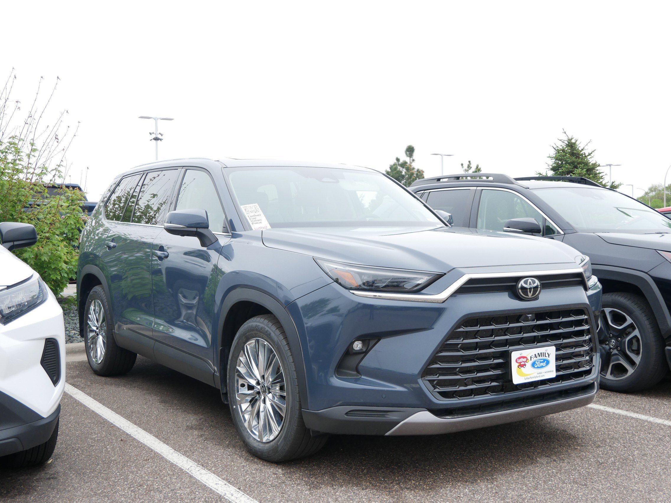 Used 2024 Toyota Grand Highlander AWD image 1