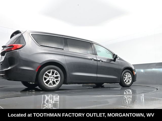 Used 2023 Chrysler Pacifica Touring-L image 27