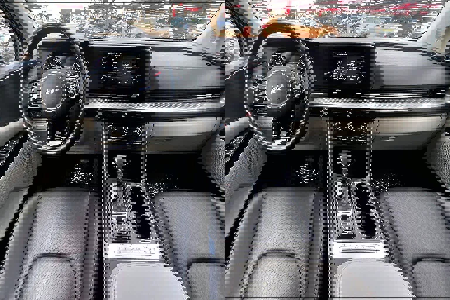 Used 2024 Kia Carnival LX image 14