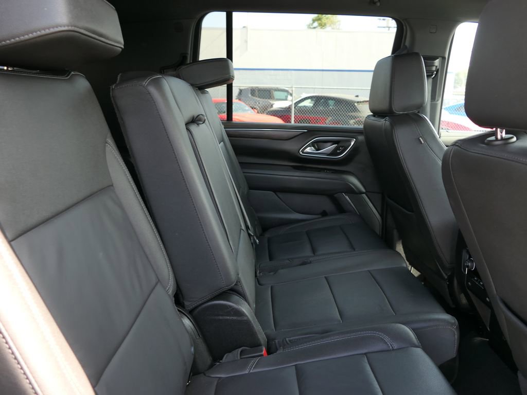 Used 2024 Chevrolet Suburban LT image 23