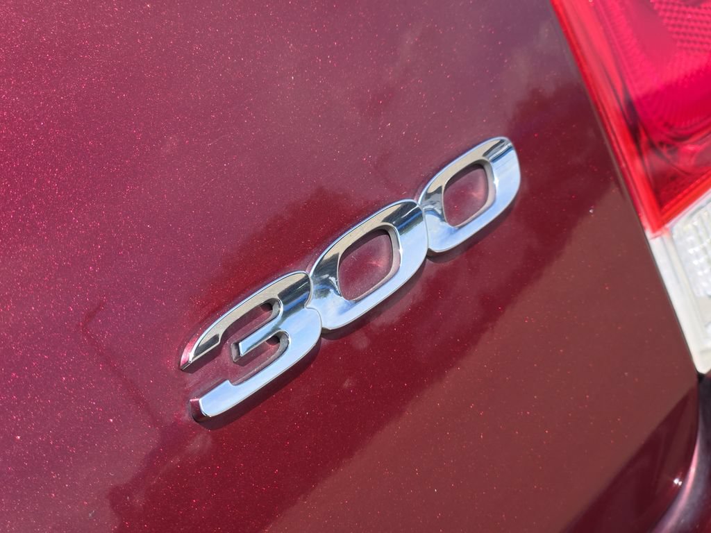 Used 2017 Chrysler 300 Limited RWD image 31