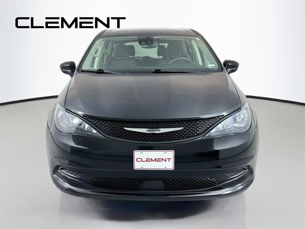 Used 2023 Chrysler Voyager LX FWD image 3