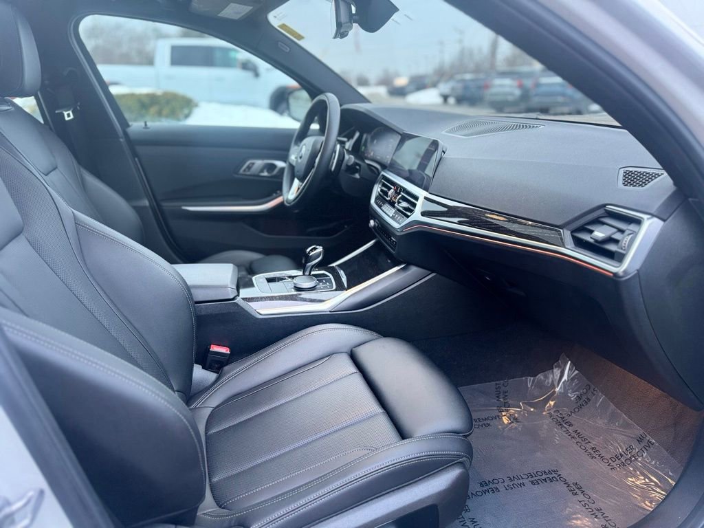 Used 2022 BMW 330i xDrive Sedan w/ Premium Package image 11