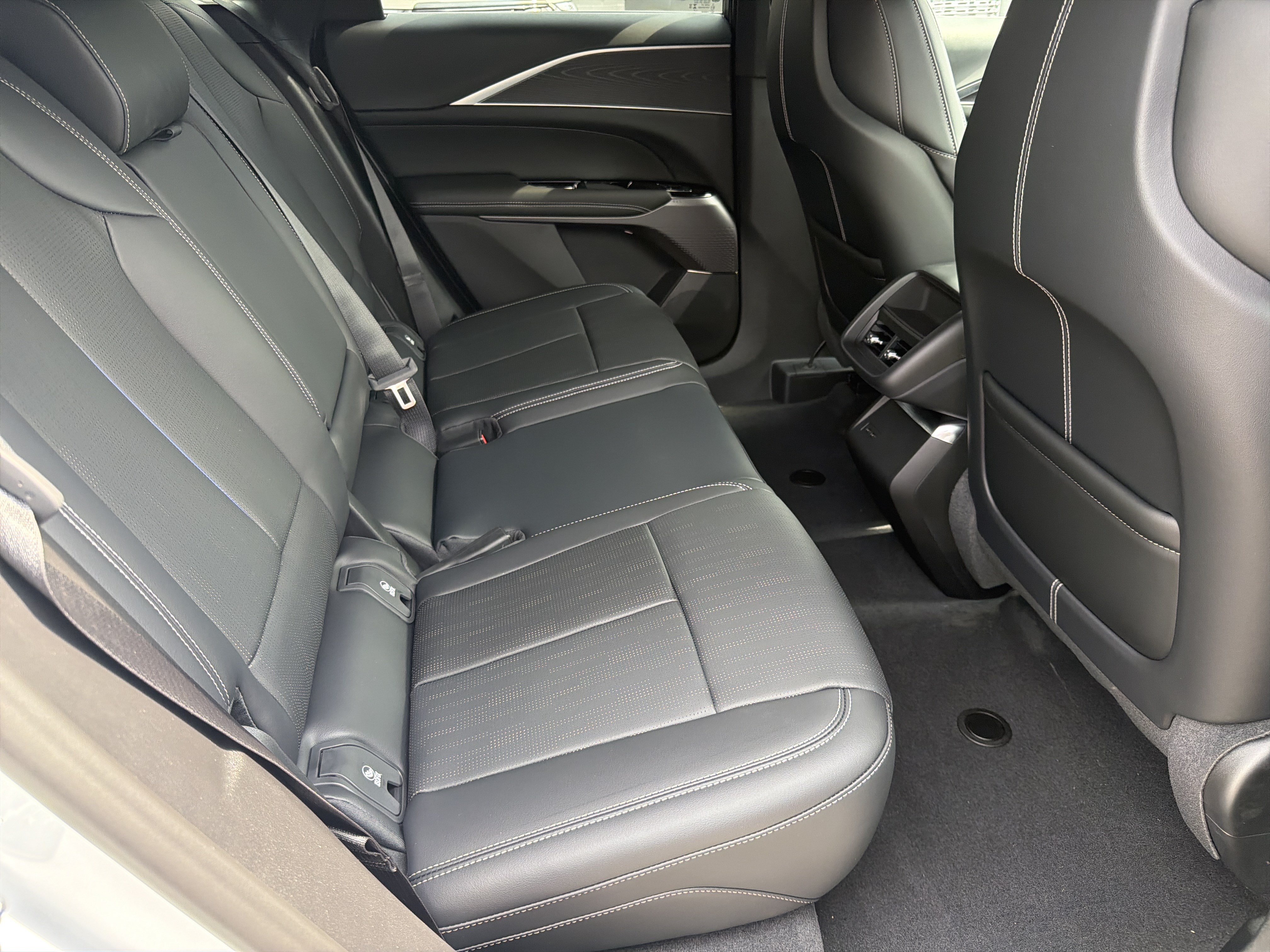 New 2026 Cadillac Lyriq Luxury RWD image 16