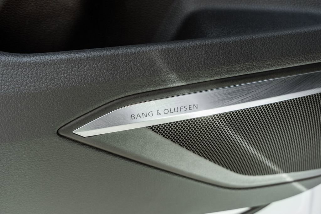 Used 2021 Audi e-tron Premium Plus w/ Premium Plus Package AWD/4WD image 32