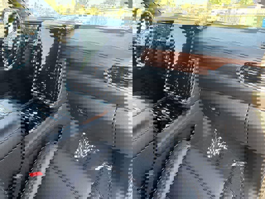 Used 2025 GMC Yukon Denali image 40