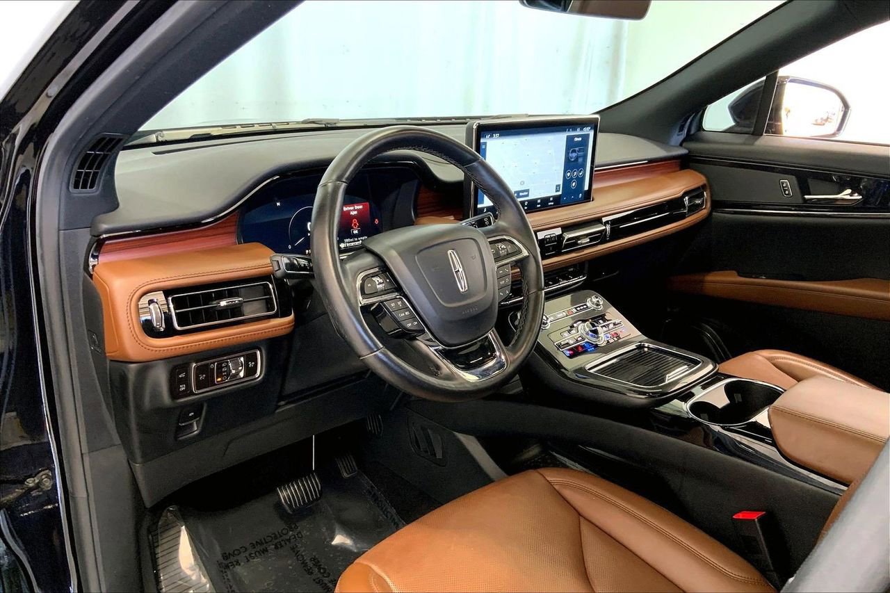 Used 2023 Lincoln Nautilus Reserve w/ Monochromatic Package image 14