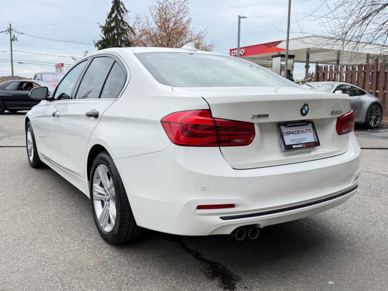Used 2017 BMW 330i xDrive Sedan AWD/4WD image 8