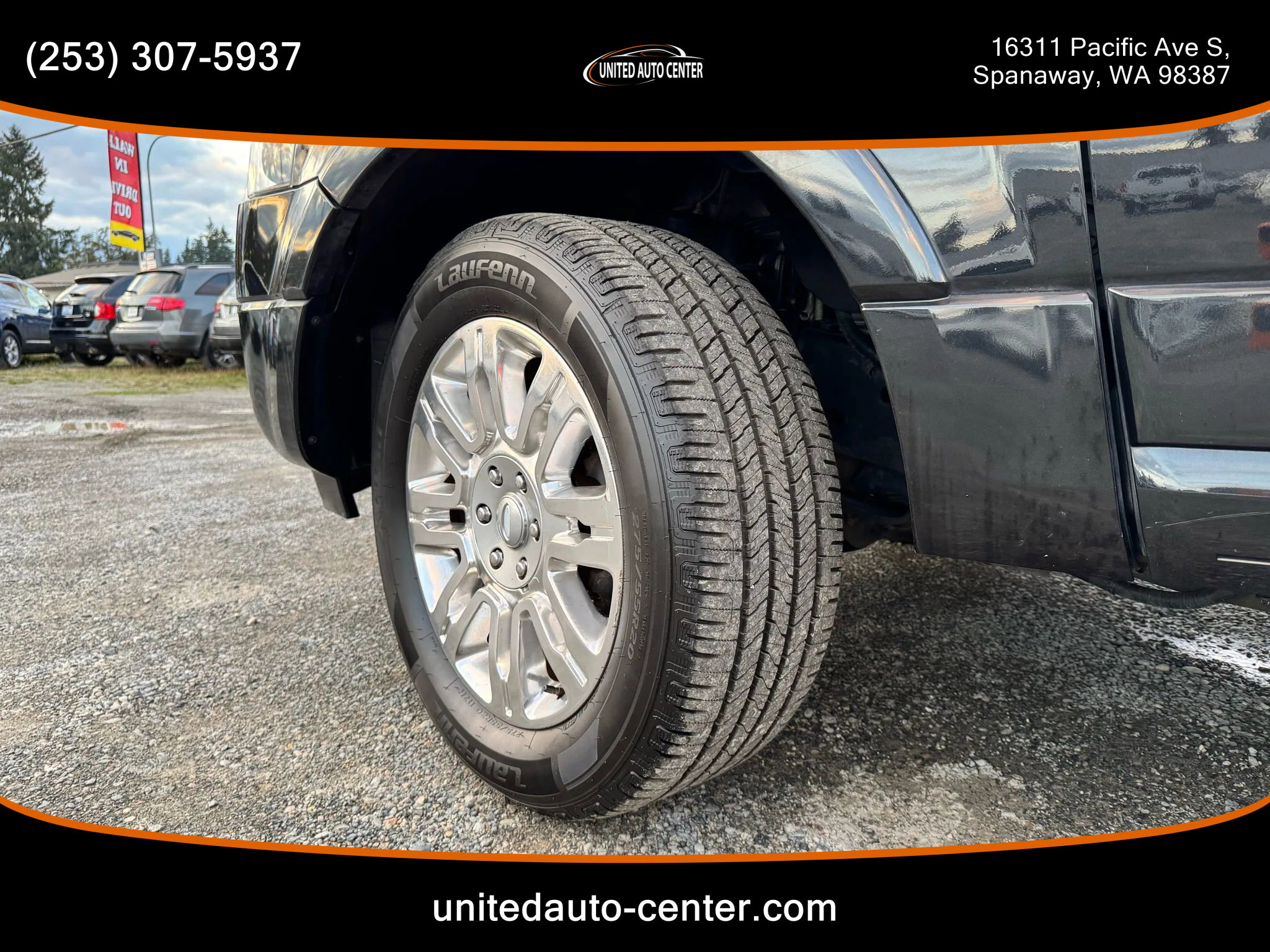 Used 2013 Ford Expedition Limited image 24