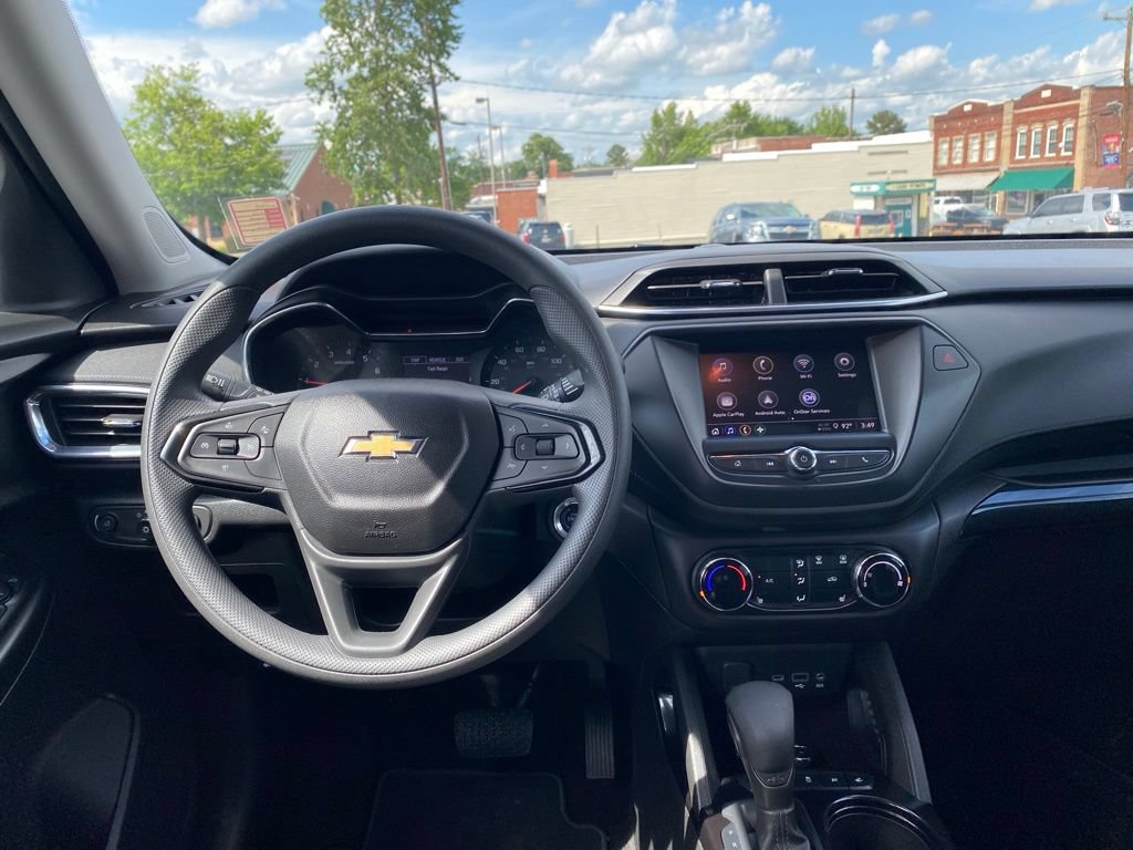 Used 2023 Chevrolet TrailBlazer LT FWD image 14