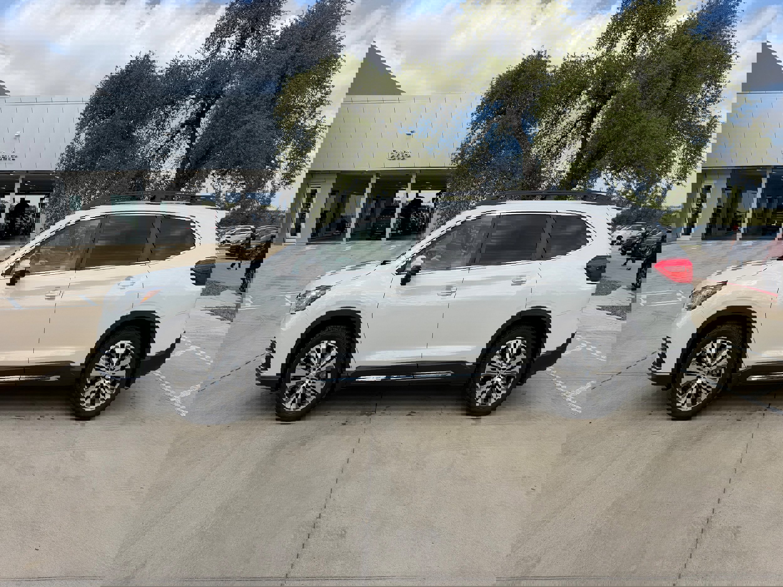 Used 2021 Subaru Ascent Limited w/ Technology Package image 3