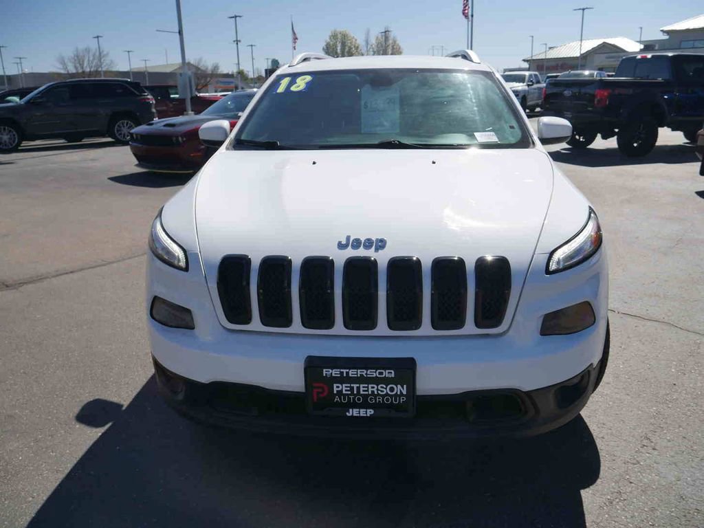 Used 2018 Jeep Cherokee Latitude Plus image 2