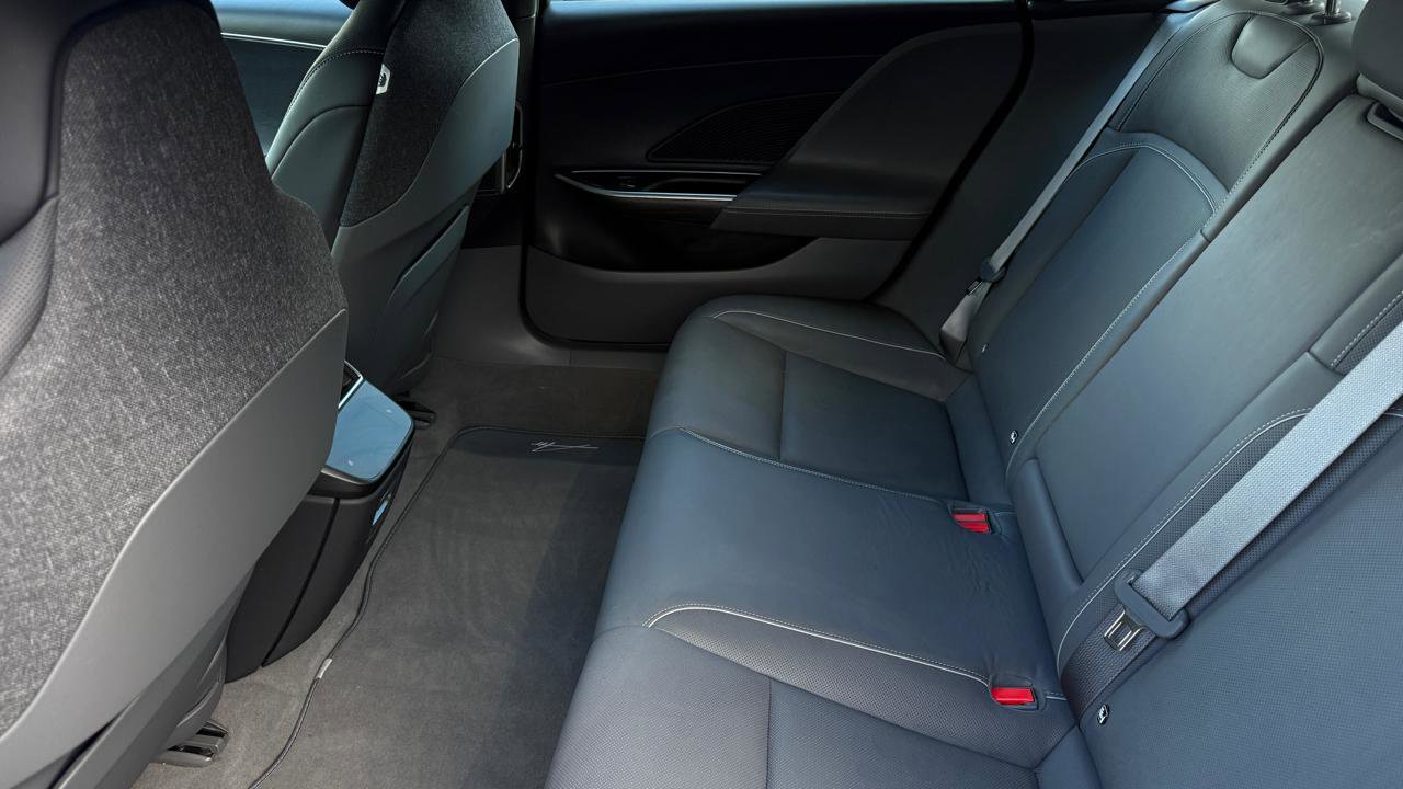 Used 2024 Lucid Air Touring image 32