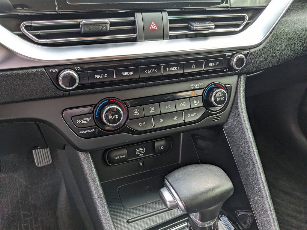 Certified 2022 Kia Niro EX image 26