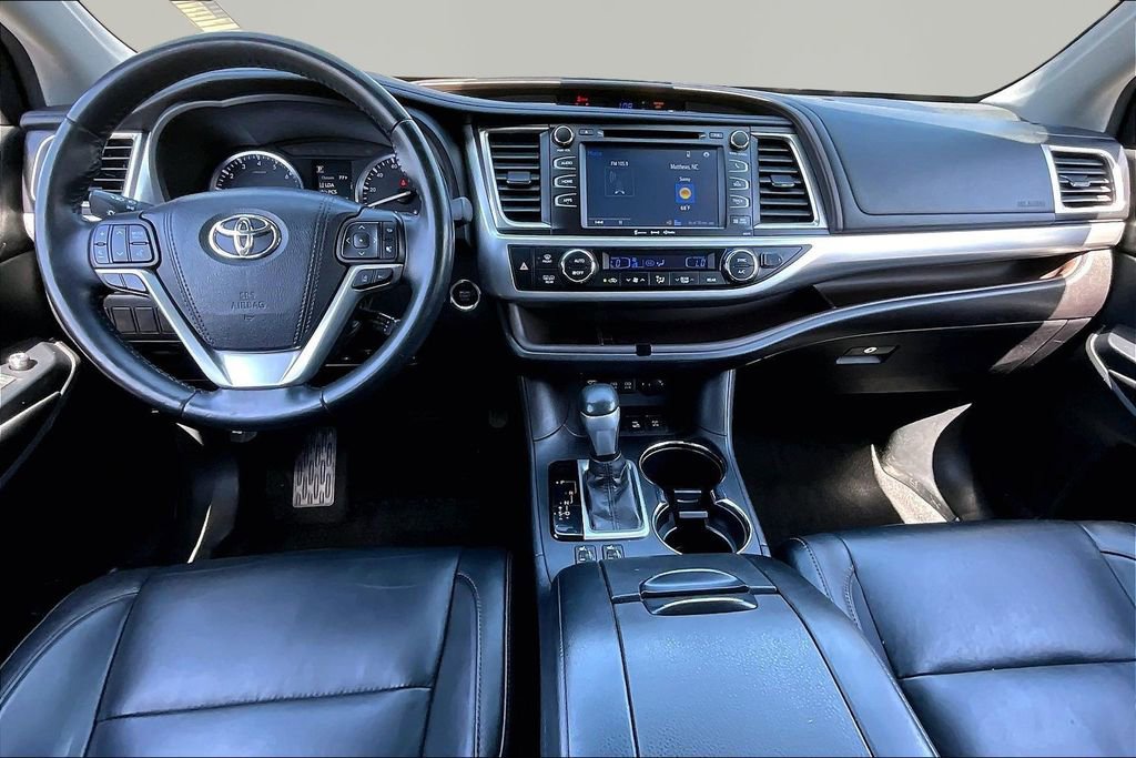 Used 2017 Toyota Highlander XLE image 7