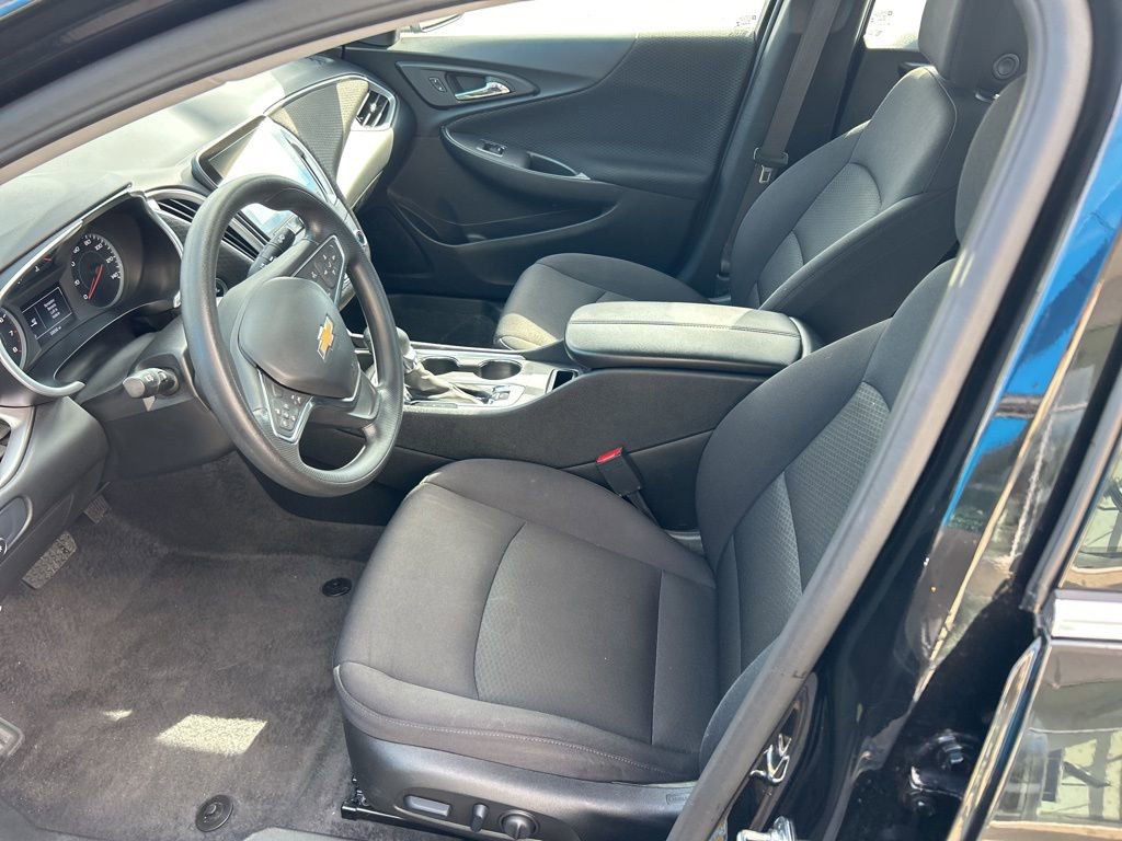 Used 2025 Chevrolet Malibu LT image 8