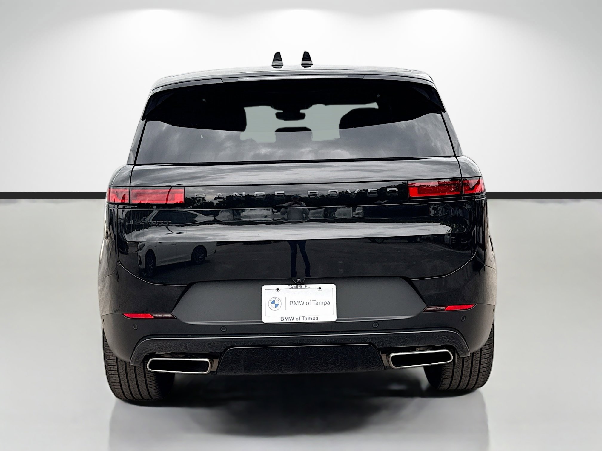 Used 2024 Land Rover Range Rover Sport SE AWD/4WD image 4