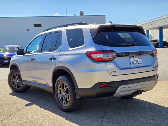 Used 2025 Honda Pilot TrailSport image 6