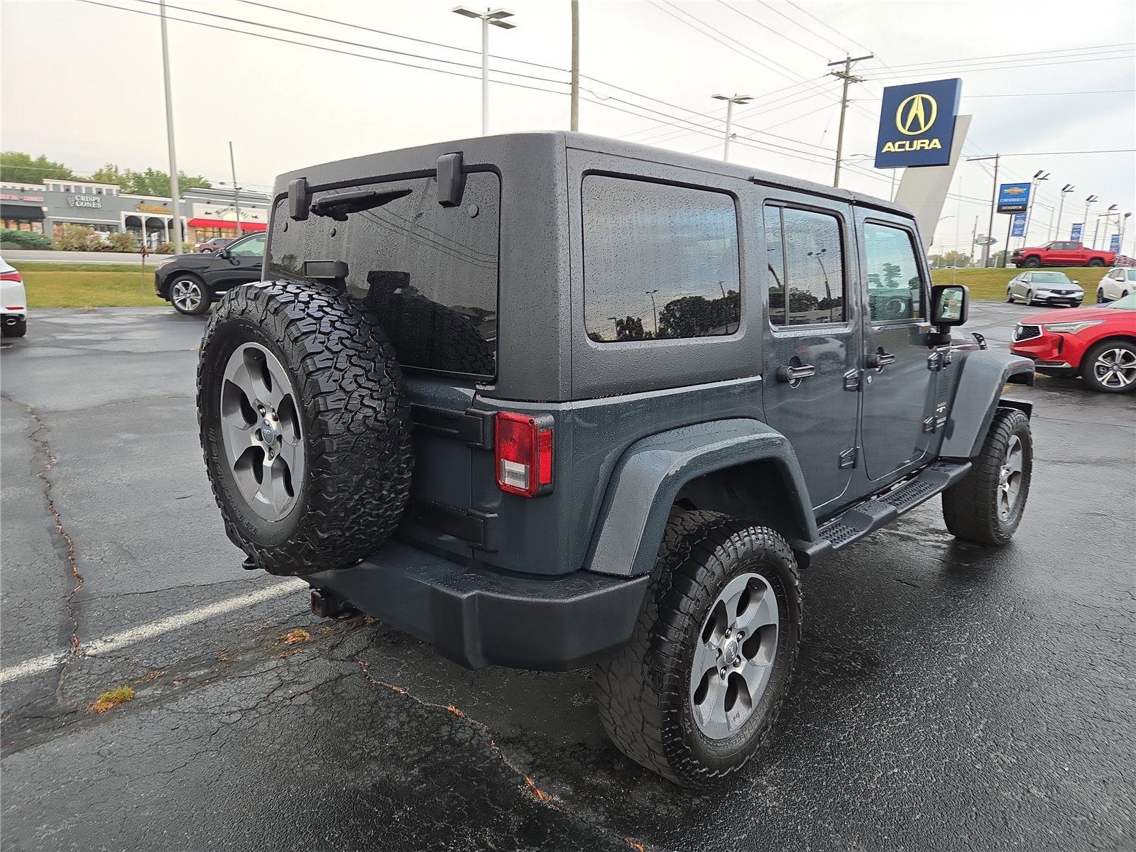 Used 2017 Jeep Wrangler Unlimited Sahara w/ Connectivity Group image 28