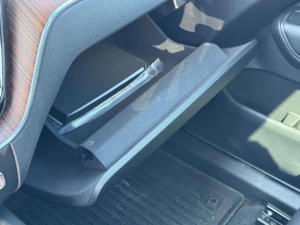 Certified 2023 Volvo XC60 B5 Plus w/ Climate Package image 31