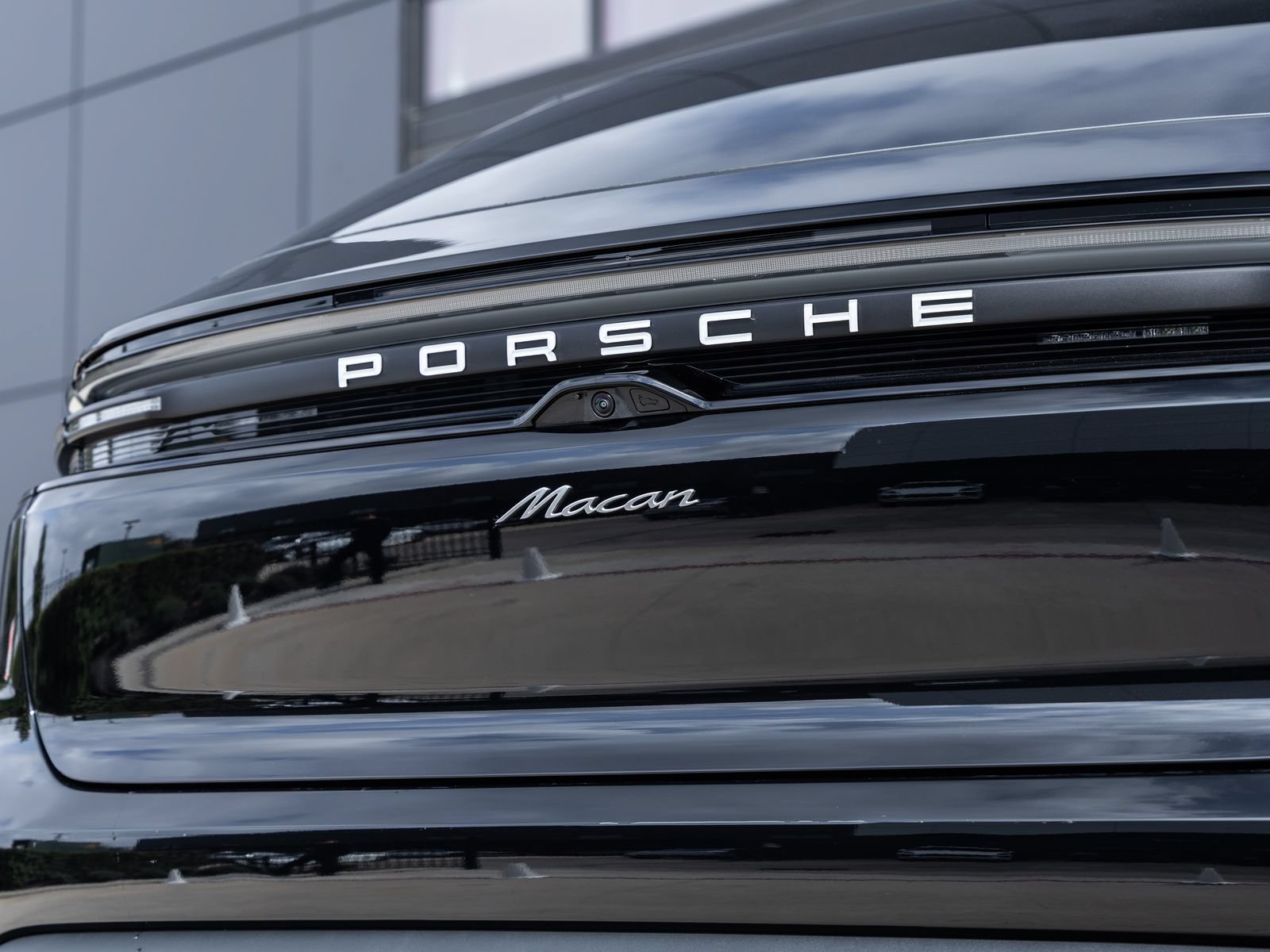 Certified 2025 Porsche Macan Electric RWD image 15