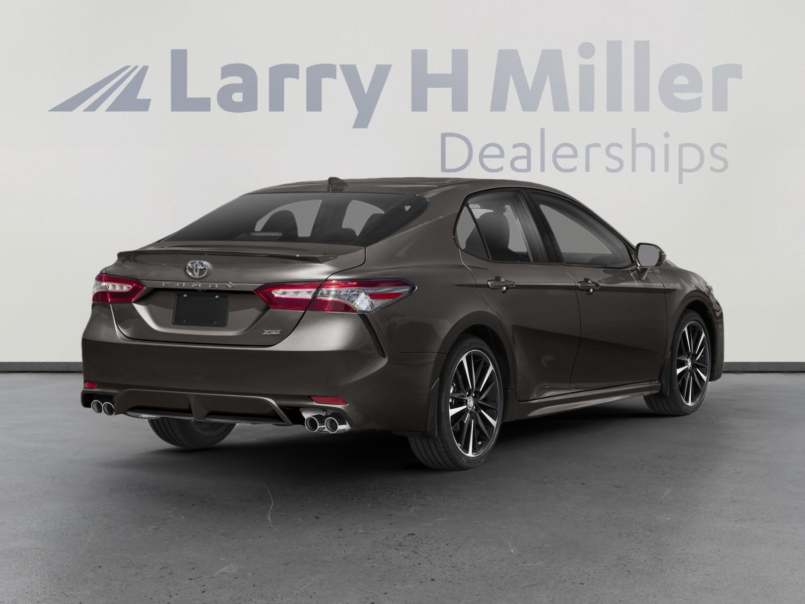 Used 2018 Toyota Camry XSE FWD image 2