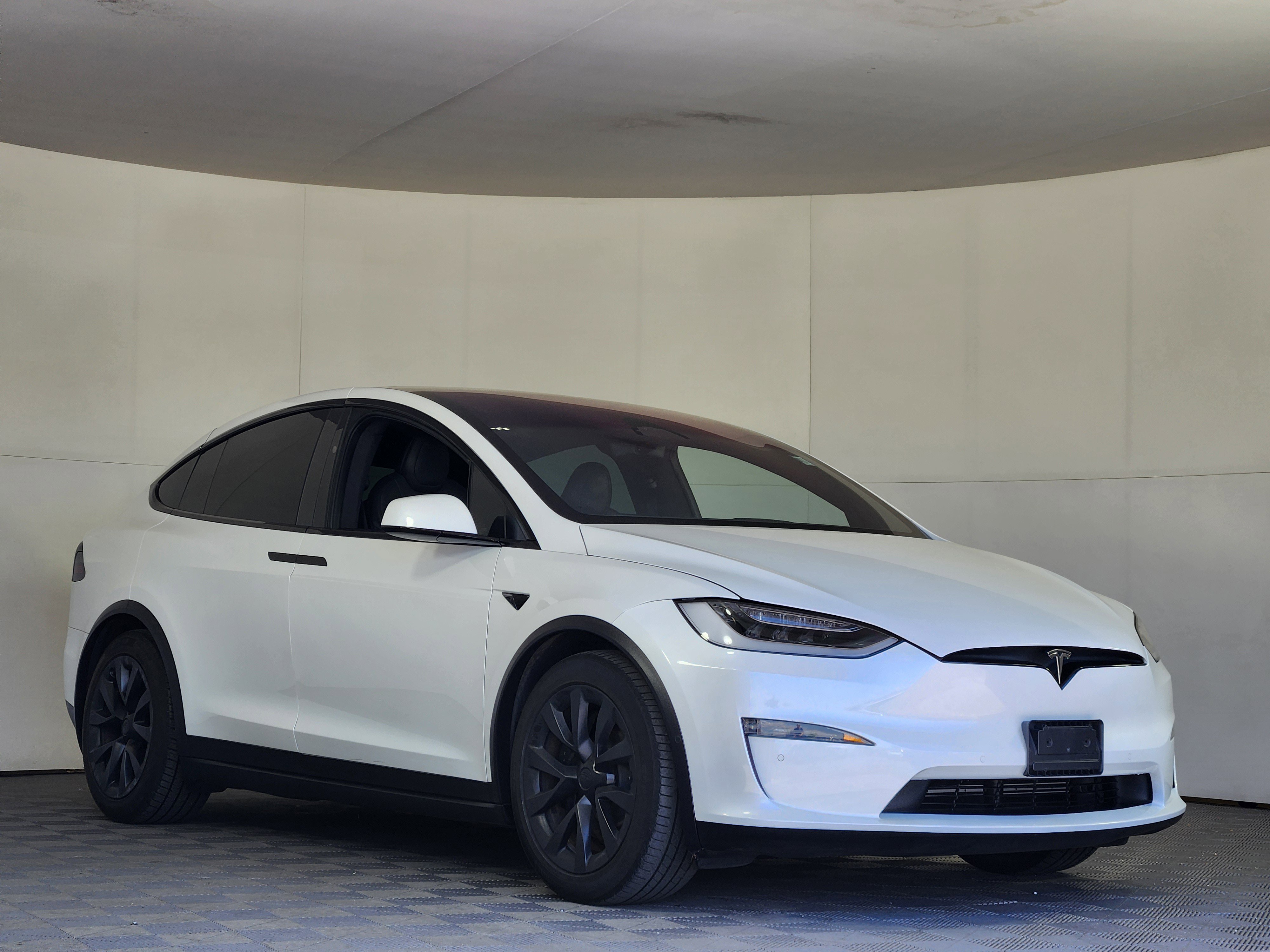 Used 2022 Tesla Model X image 1