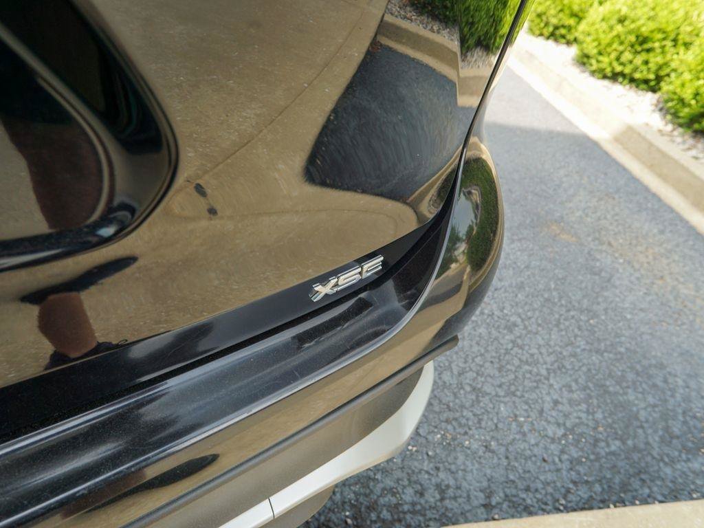 Used 2021 Toyota Highlander XSE FWD image 9