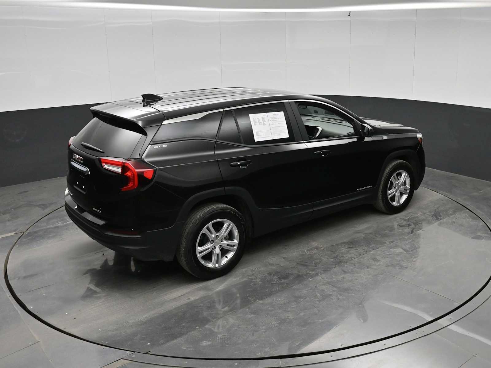 Used 2024 GMC Terrain SLE AWD/4WD image 31