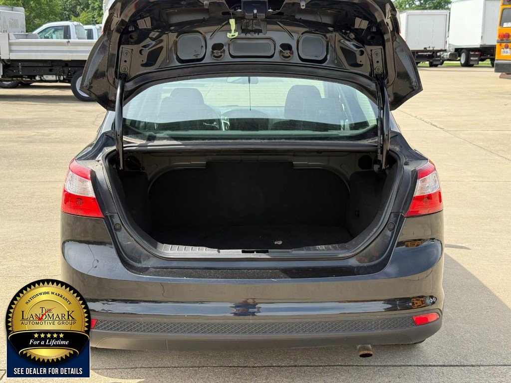 Used 2014 Ford Focus SE w/ SE Winter Package FWD image 18