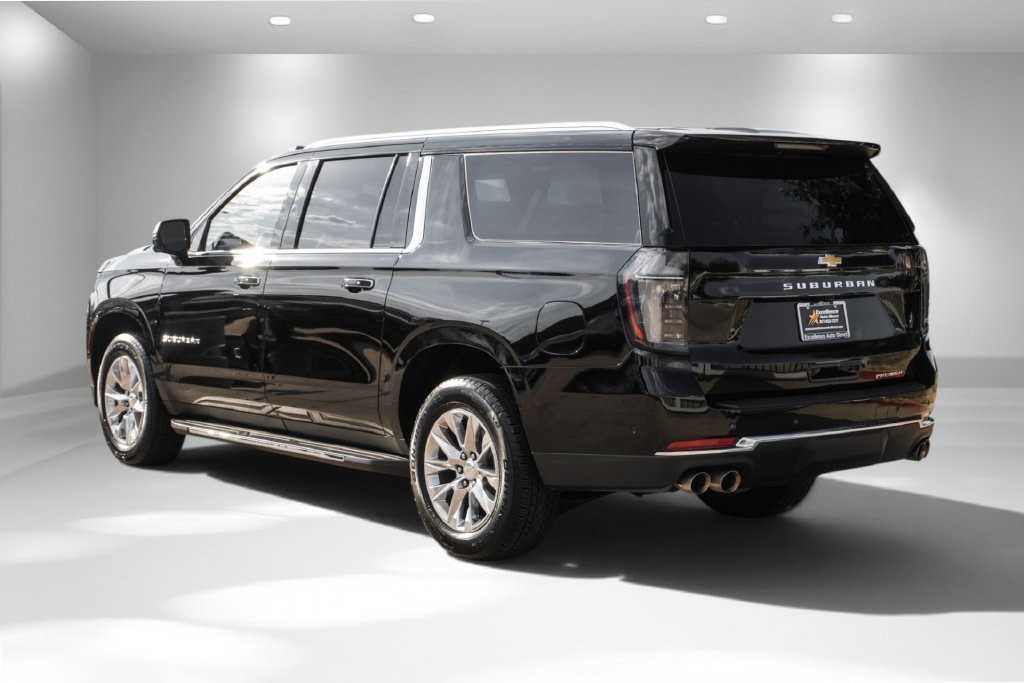 Used 2026 Chevrolet Suburban Premier RWD image 6