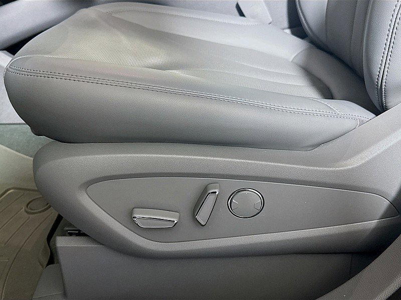 Used 2023 Lincoln Nautilus Reserve w/ Equipment Group 201A image 21