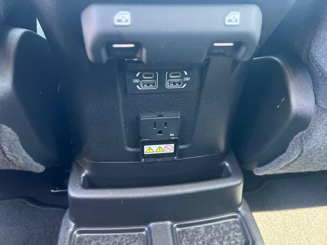 Used 2025 Jeep Wrangler Unlimited Sahara AWD/4WD image 20