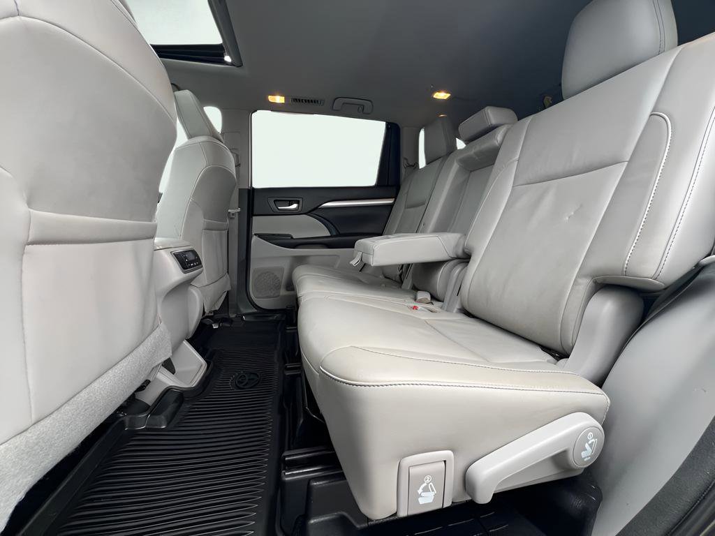 Used 2018 Toyota Highlander XLE image 21