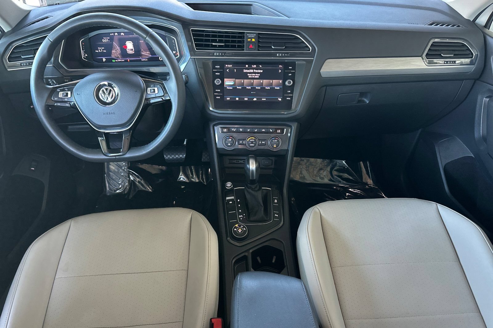 Used 2020 Volkswagen Tiguan SEL AWD/4WD image 3