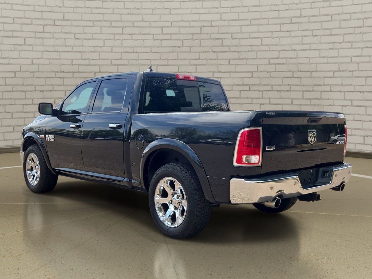 Used 2017 RAM 1500 Laramie w/ Convenience Group image 7