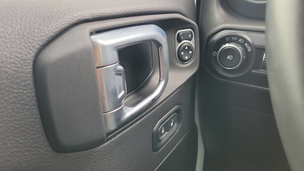 Used 2022 Jeep Wrangler Unlimited Sahara AWD/4WD image 20