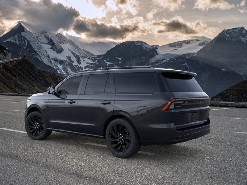 New 2026 Lincoln Navigator Reserve w/ Jet Appearance Package AWD/4WD image 4